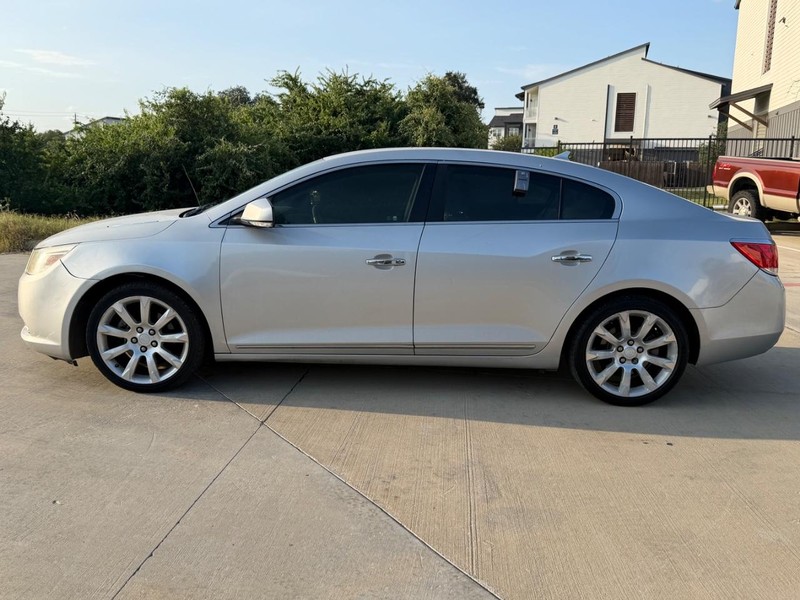 Buick LaCrosse Vehicle Full-screen Gallery Image 03