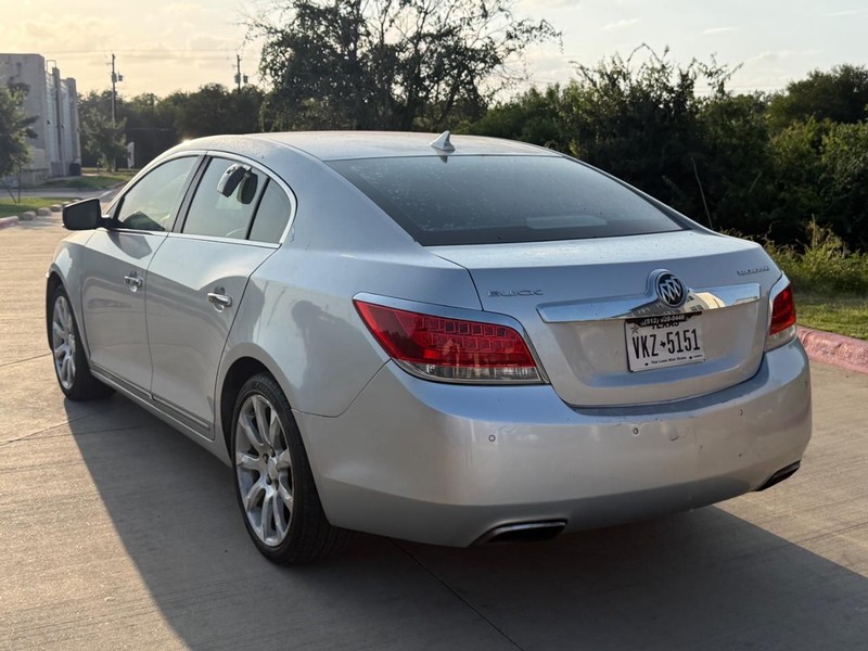 Buick LaCrosse Vehicle Full-screen Gallery Image 04