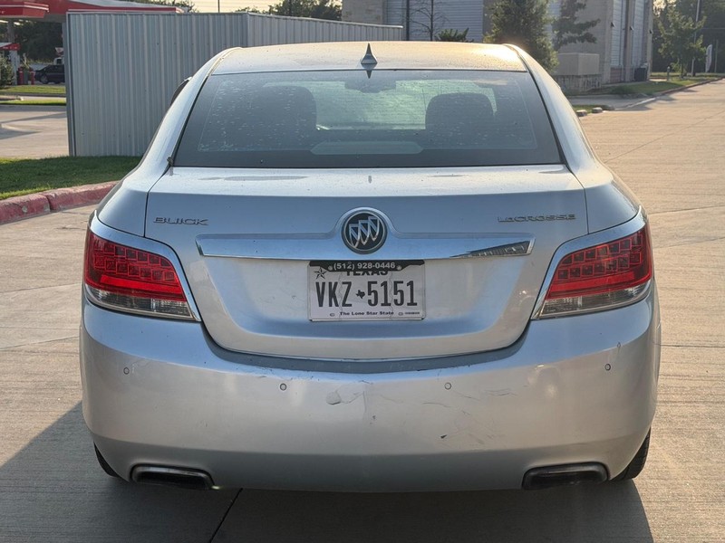 Buick LaCrosse Vehicle Full-screen Gallery Image 05