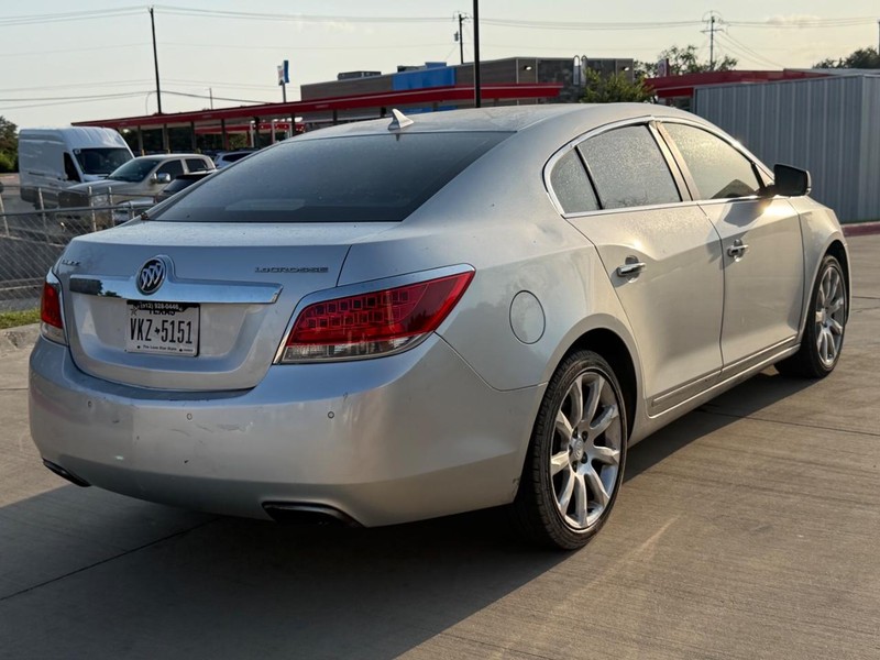 Buick LaCrosse Vehicle Full-screen Gallery Image 06