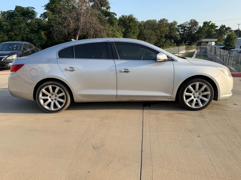 Buick LaCrosse Vehicle Full-screen Gallery Image 07