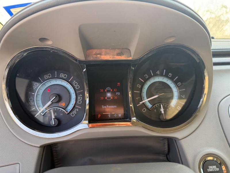 Buick LaCrosse Vehicle Full-screen Gallery Image 13