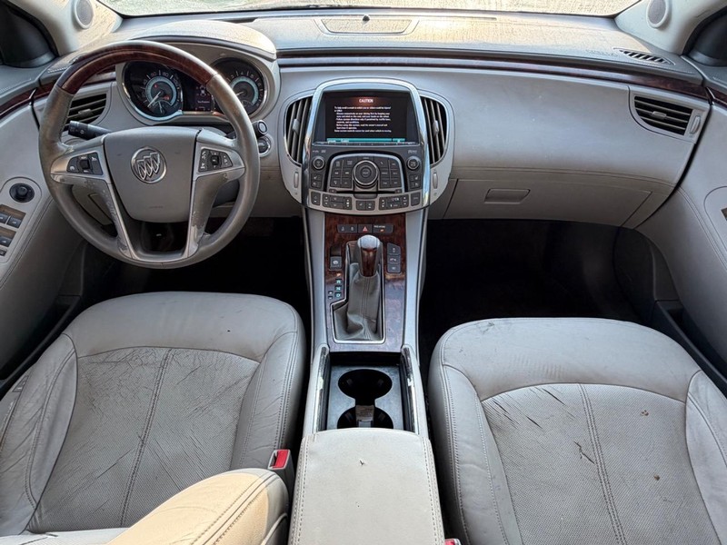 Buick LaCrosse Vehicle Full-screen Gallery Image 18
