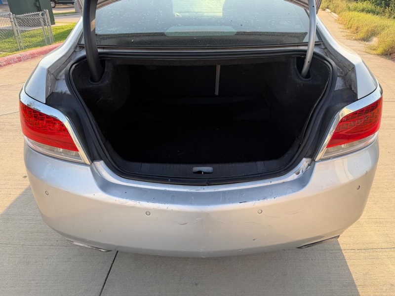 Buick LaCrosse Vehicle Full-screen Gallery Image 19