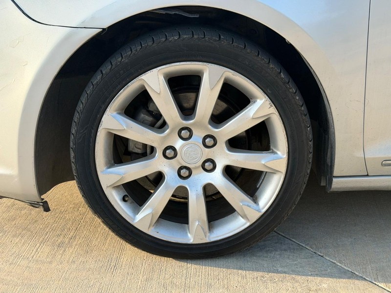 Buick LaCrosse Vehicle Full-screen Gallery Image 20