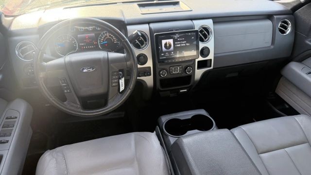 Ford F-150 Vehicle Full-screen Gallery Image 06
