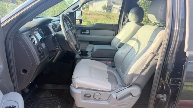 Ford F-150 Vehicle Full-screen Gallery Image 07