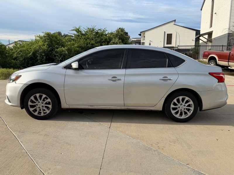 Nissan Sentra Vehicle Full-screen Gallery Image 03