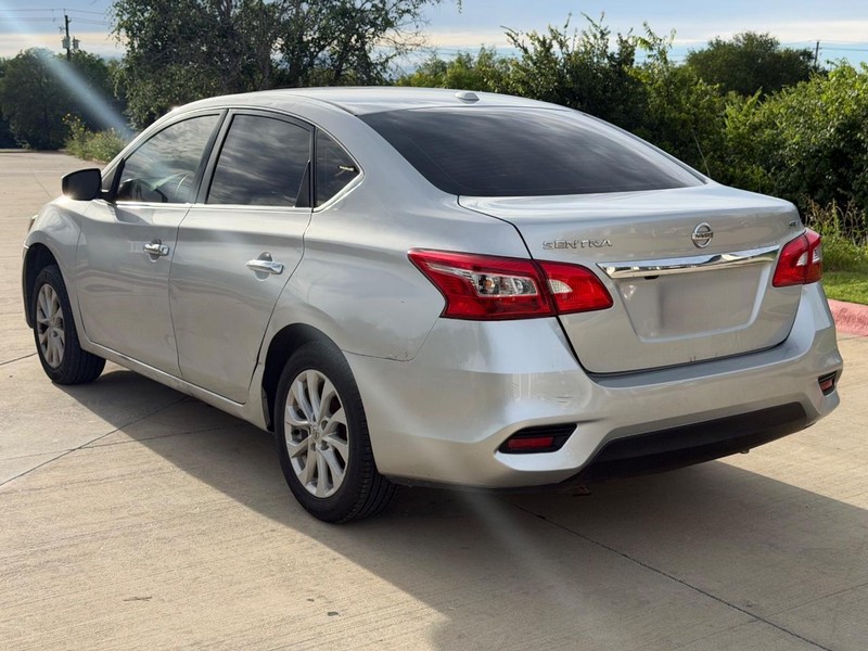 Nissan Sentra Vehicle Full-screen Gallery Image 04
