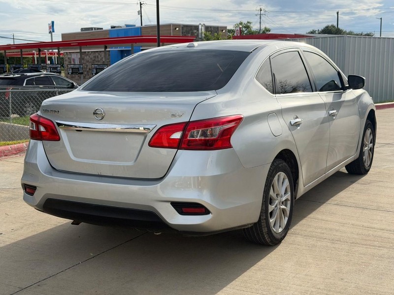 Nissan Sentra Vehicle Full-screen Gallery Image 06