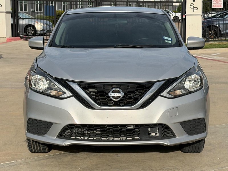 Nissan Sentra Vehicle Full-screen Gallery Image 09
