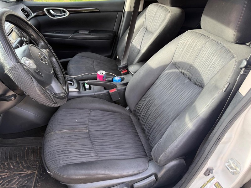 Nissan Sentra Vehicle Full-screen Gallery Image 12