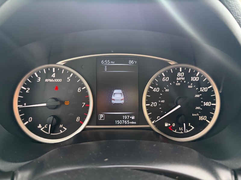 Nissan Sentra Vehicle Full-screen Gallery Image 13