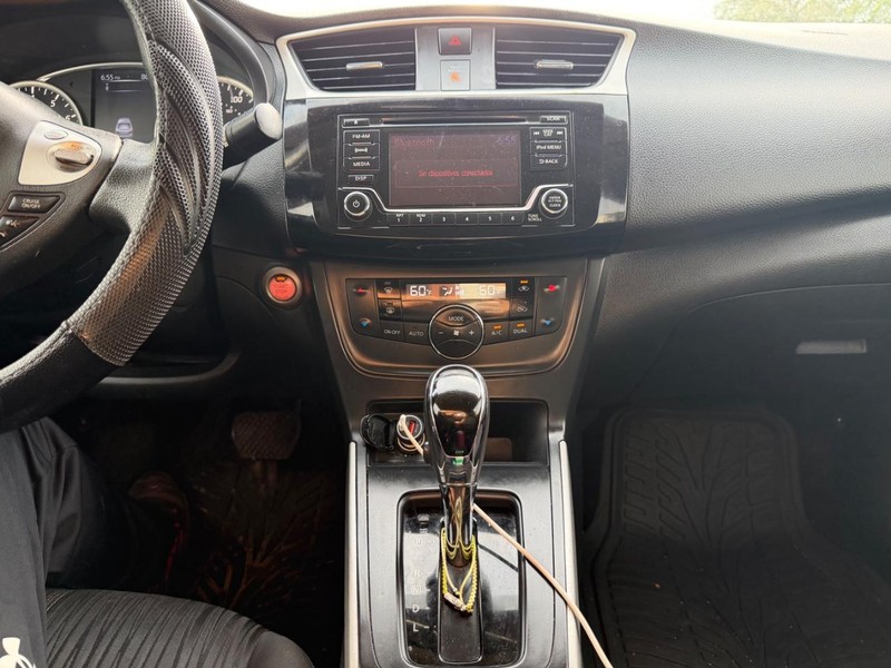 Nissan Sentra Vehicle Full-screen Gallery Image 14