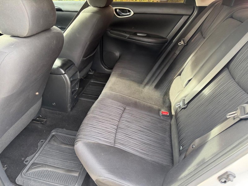 Nissan Sentra Vehicle Full-screen Gallery Image 16