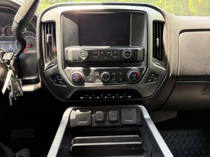 Chevrolet Silverado 1500 Vehicle Full-screen Gallery Image 14