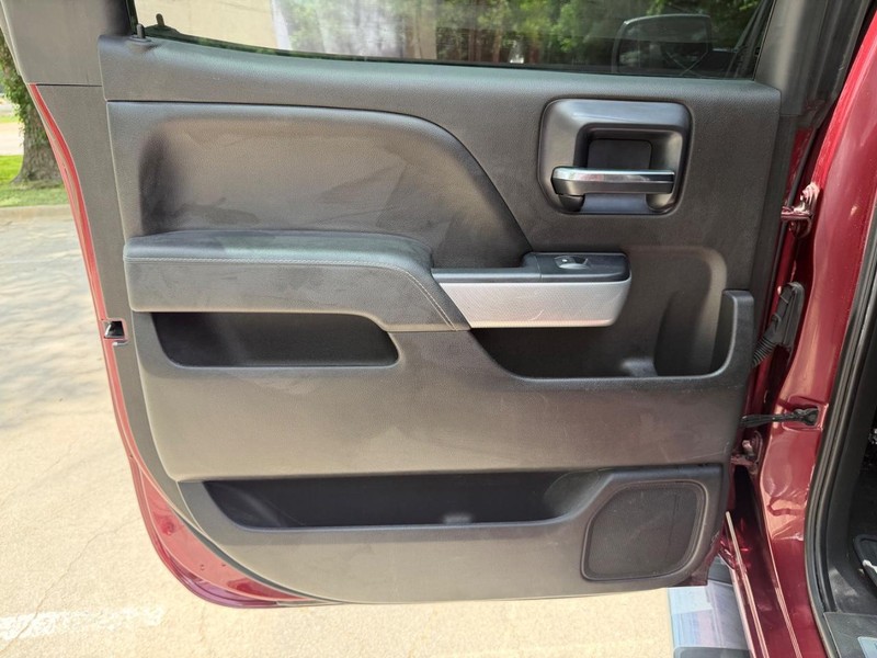 Chevrolet Silverado 1500 Vehicle Full-screen Gallery Image 15
