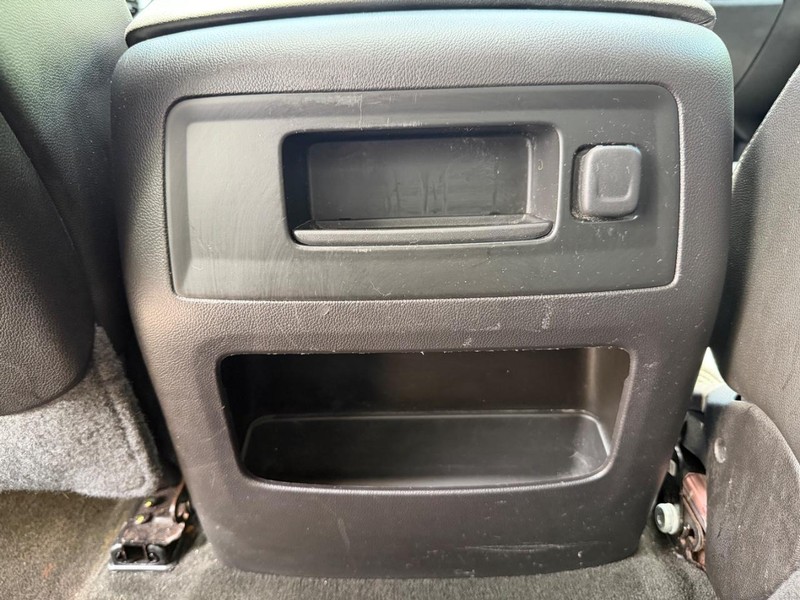 Chevrolet Silverado 1500 Vehicle Full-screen Gallery Image 18