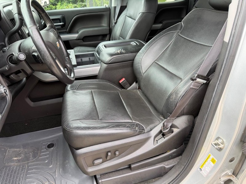 Chevrolet Silverado 1500 Vehicle Full-screen Gallery Image 12
