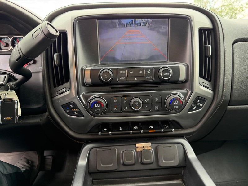 Chevrolet Silverado 1500 Vehicle Full-screen Gallery Image 15