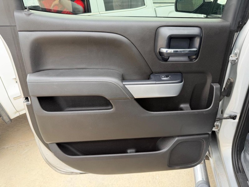 Chevrolet Silverado 1500 Vehicle Full-screen Gallery Image 16