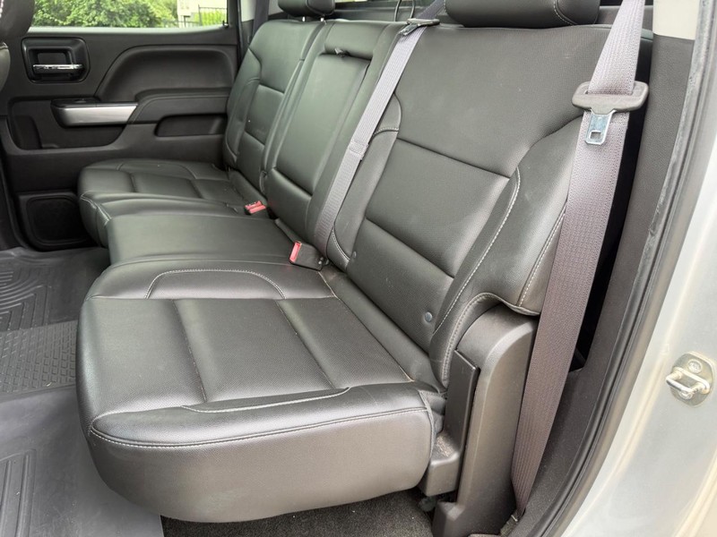 Chevrolet Silverado 1500 Vehicle Full-screen Gallery Image 18