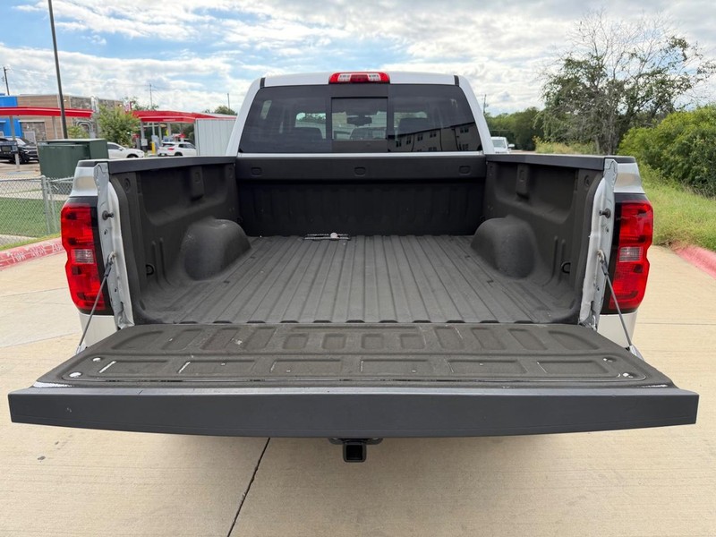Chevrolet Silverado 1500 Vehicle Full-screen Gallery Image 21