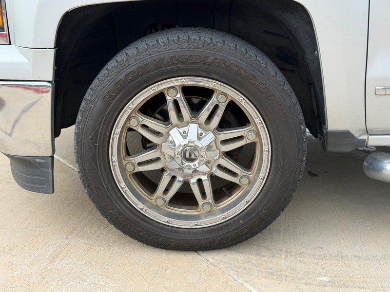 Chevrolet Silverado 1500 Vehicle Full-screen Gallery Image 22