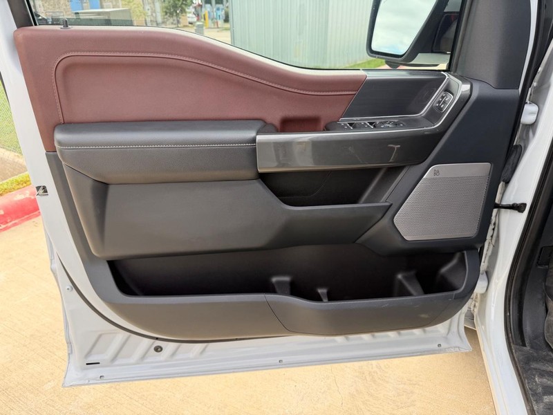 Ford F-150 Vehicle Full-screen Gallery Image 10