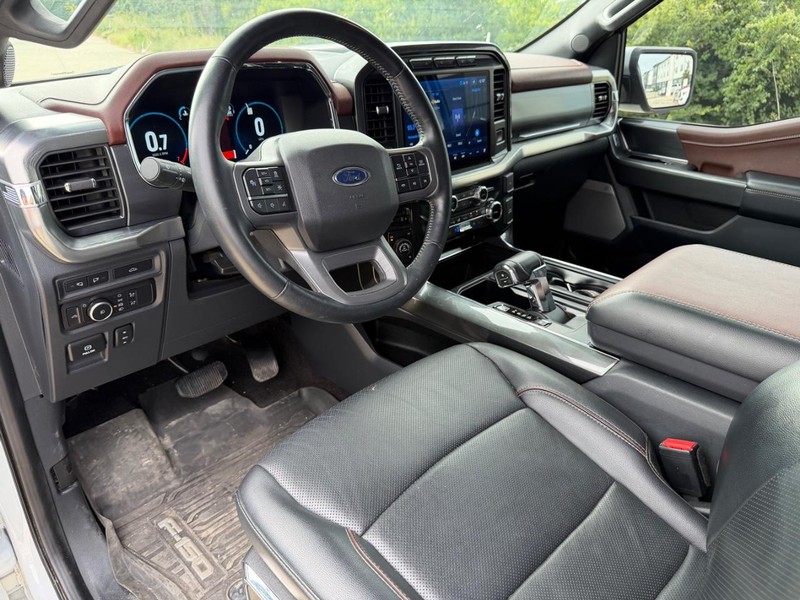 Ford F-150 Vehicle Full-screen Gallery Image 11