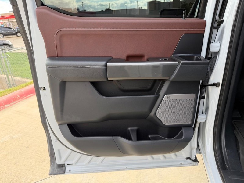 Ford F-150 Vehicle Full-screen Gallery Image 15