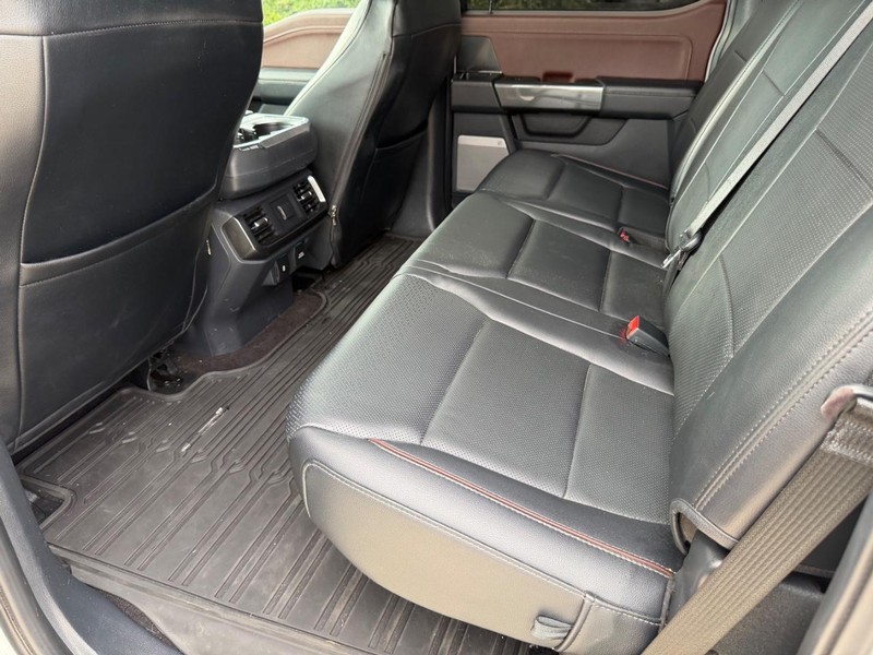 Ford F-150 Vehicle Full-screen Gallery Image 16