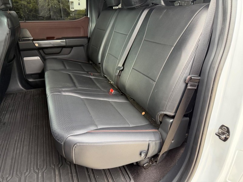 Ford F-150 Vehicle Full-screen Gallery Image 17