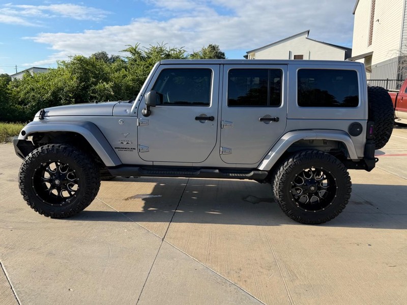 Jeep Wrangler Unlimited Vehicle Full-screen Gallery Image 03