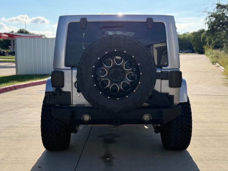Jeep Wrangler Unlimited Vehicle Full-screen Gallery Image 05