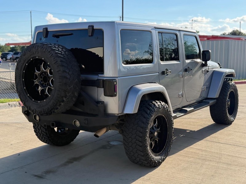 Jeep Wrangler Unlimited Vehicle Full-screen Gallery Image 06