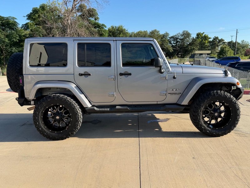 Jeep Wrangler Unlimited Vehicle Full-screen Gallery Image 07