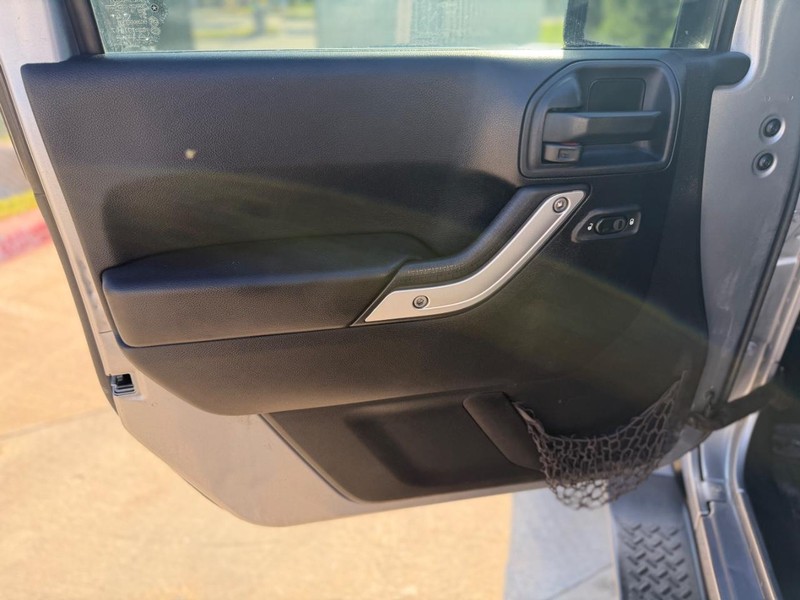 Jeep Wrangler Unlimited Vehicle Full-screen Gallery Image 10