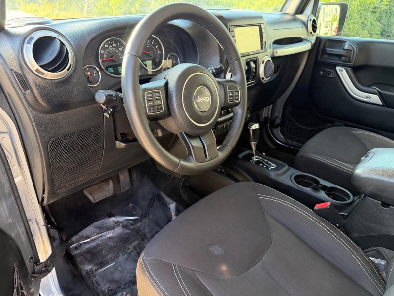 Jeep Wrangler Unlimited Vehicle Full-screen Gallery Image 11