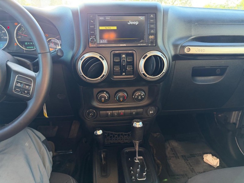 Jeep Wrangler Unlimited Vehicle Full-screen Gallery Image 14