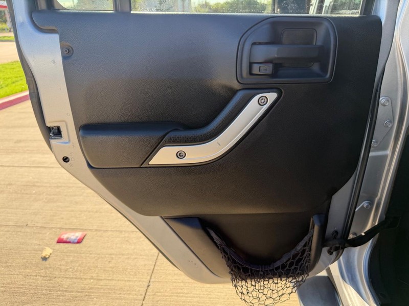 Jeep Wrangler Unlimited Vehicle Full-screen Gallery Image 15