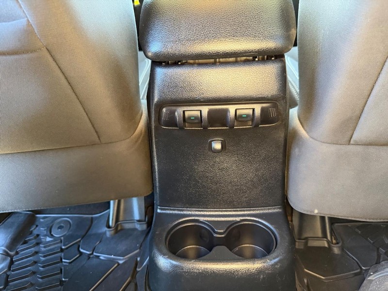 Jeep Wrangler Unlimited Vehicle Full-screen Gallery Image 18