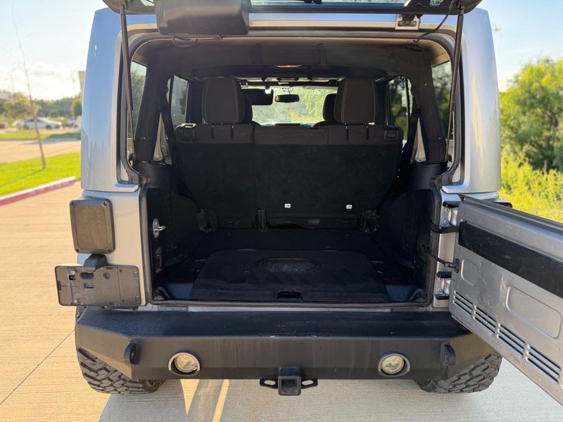 Jeep Wrangler Unlimited Vehicle Full-screen Gallery Image 20