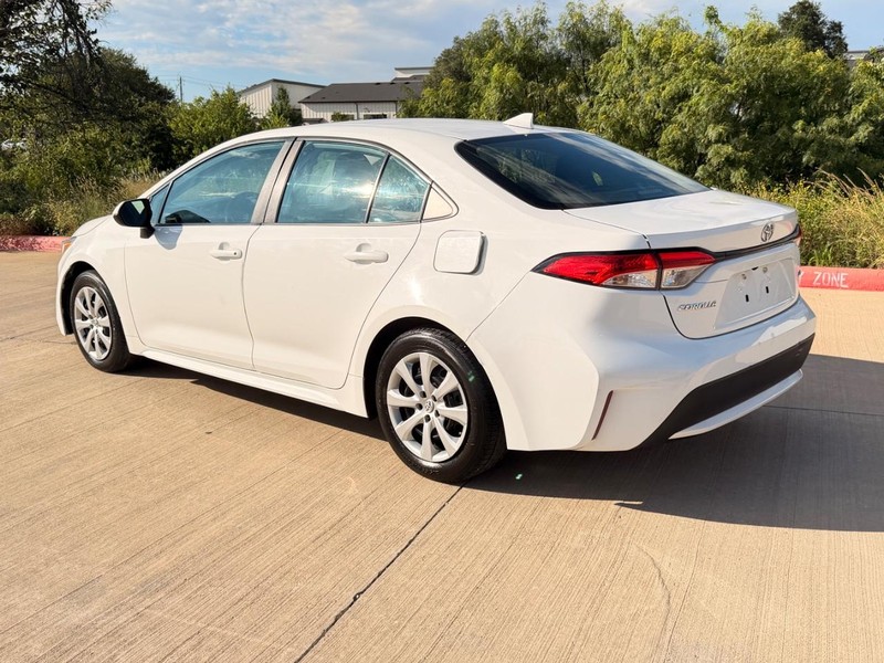 Toyota Corolla Vehicle Full-screen Gallery Image 05