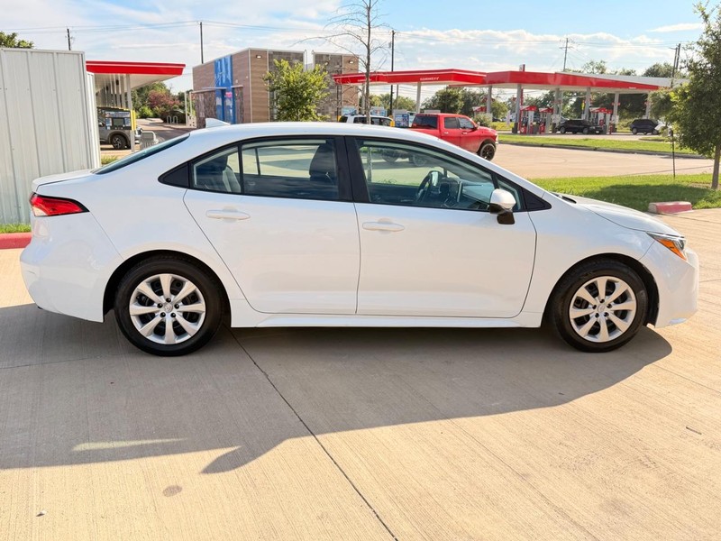 Toyota Corolla Vehicle Full-screen Gallery Image 08