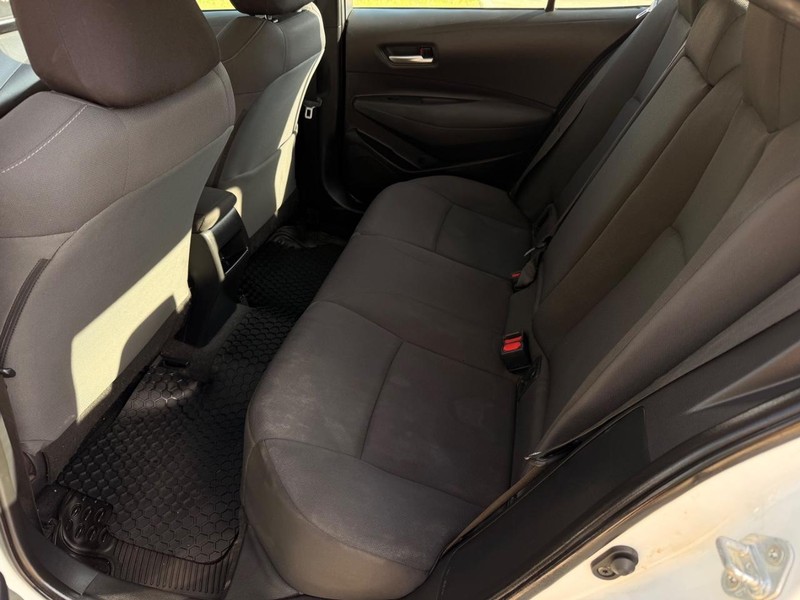 Toyota Corolla Vehicle Full-screen Gallery Image 12