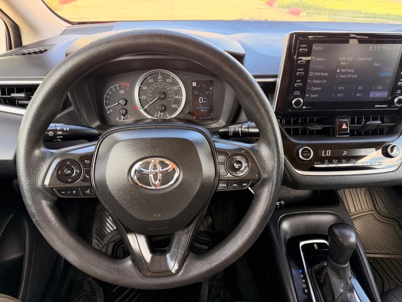 Toyota Corolla Vehicle Full-screen Gallery Image 15