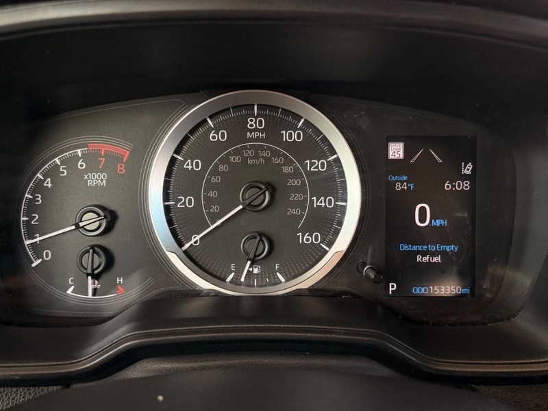 Toyota Corolla Vehicle Full-screen Gallery Image 16