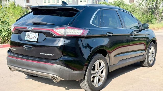 Ford Edge Vehicle Full-screen Gallery Image 04