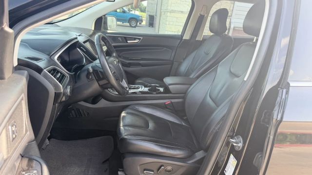 Ford Edge Vehicle Full-screen Gallery Image 05